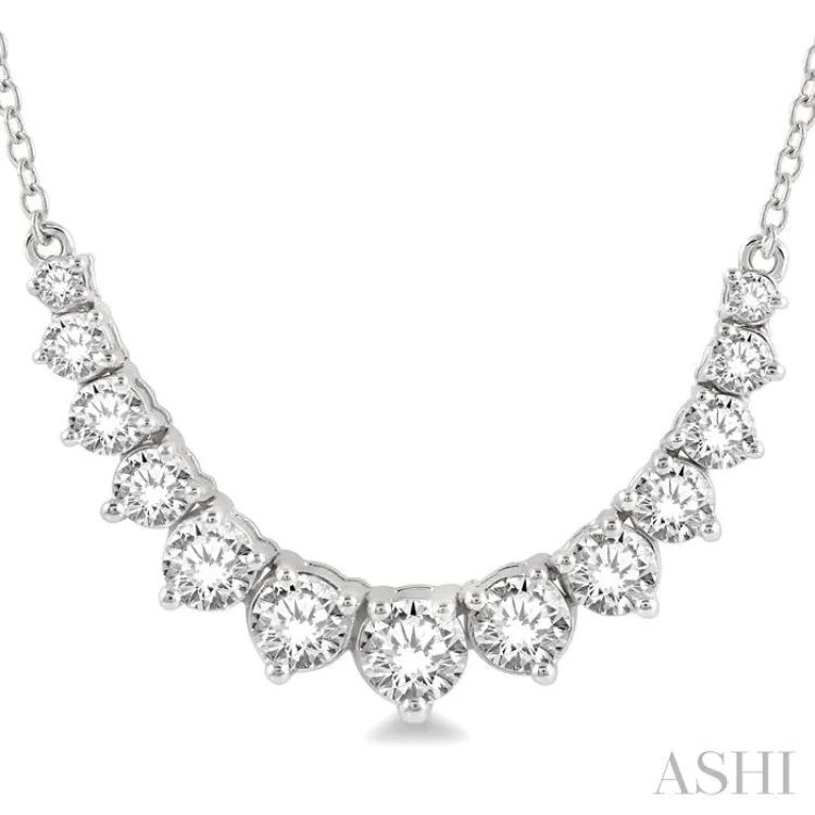 1 Ctw Graduated Diamond Smile Necklace in 14K White Gold