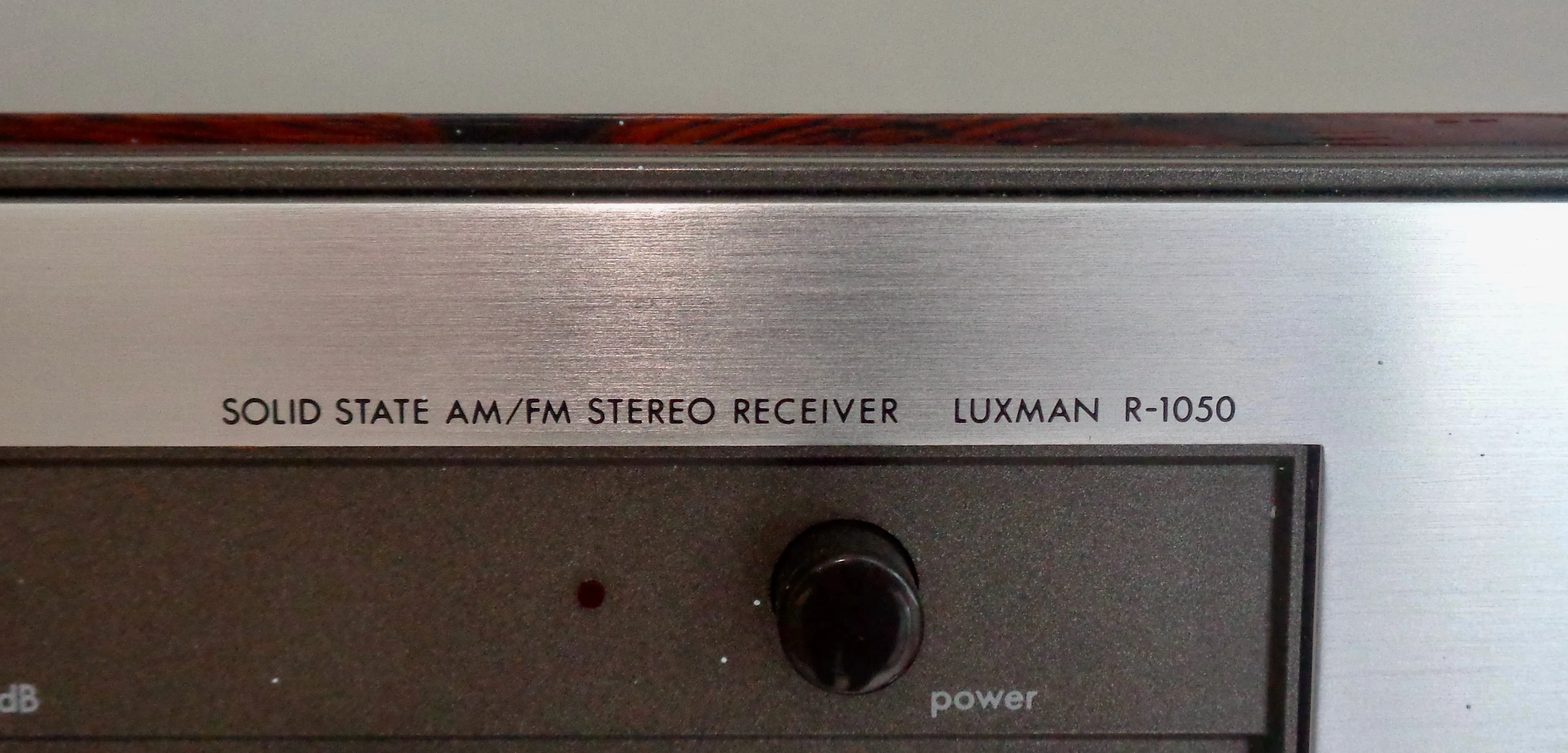 1970s Luxman R-1050 AM/FM Stereo High Fidelity Receiver