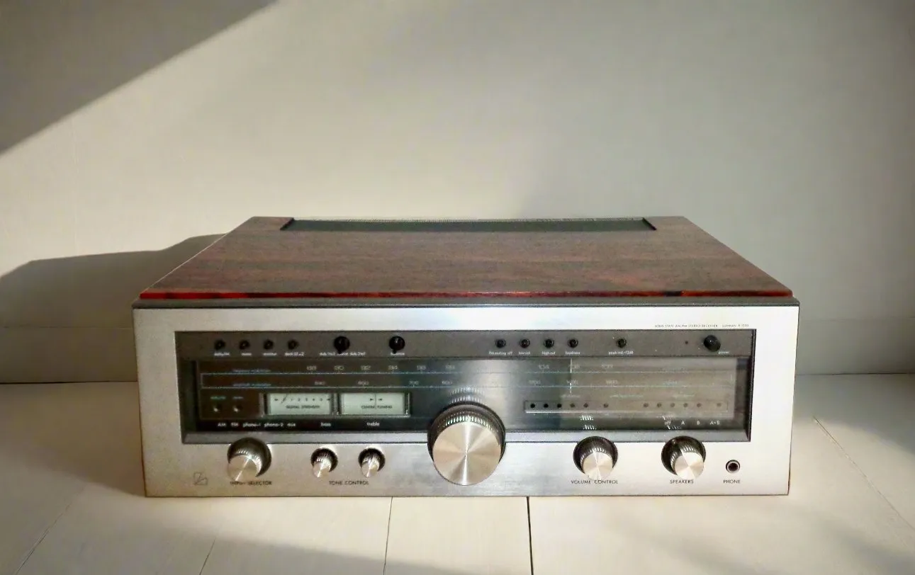 1970s Luxman R-1050 AM/FM Stereo High Fidelity Receiver