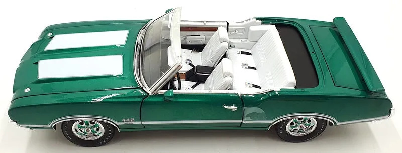 Acme 1/18 Scale Diecast A1805625 - 1972 Oldsmobile 442 W-30 - Green